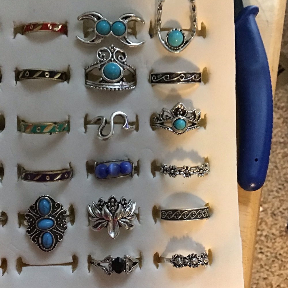 6 rings - middle column of rings, ALL NWOT  rings shown   ....  r13